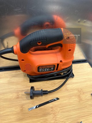 BLACK+DECKER Sierra de calar 400W, 3000 rpm