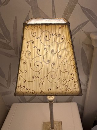 2 Lámparas de Mesilla Beige y Doradas
