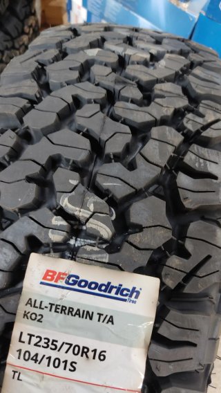Neumático BFGoodrich All-Terrain 235/70R16