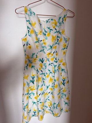 Vestido Zara floral blanco y amarillo
