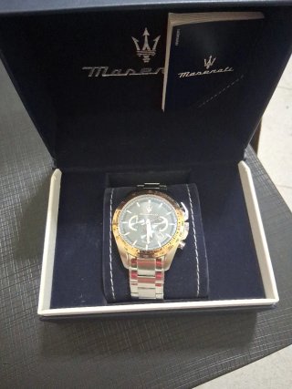 Reloj Maserati Negro y Dorado