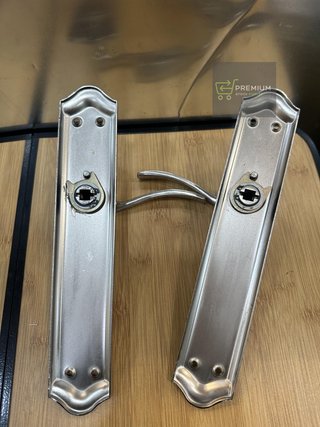 Amig – Juego de Manillas con Placa para Puerta