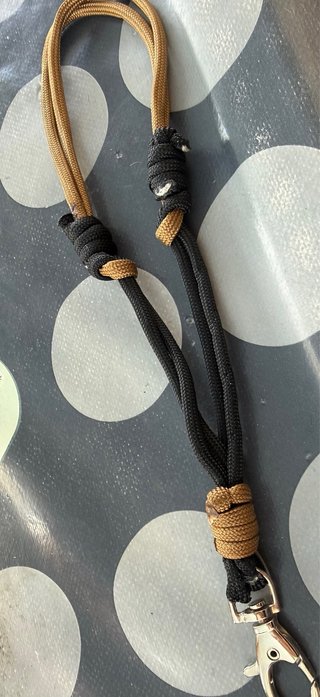 Llavero Paracord Negro y Camel