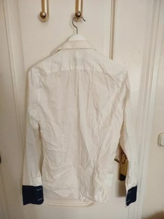 Traje azul: chaqueta, camisa y pantalón