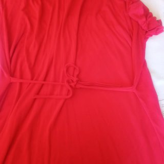 Vestito rosso con bottoni