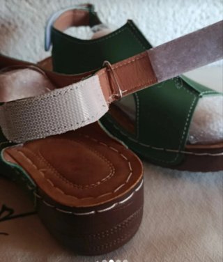Sandalias verdes cómodas