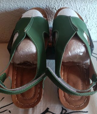 Sandalias verdes cómodas