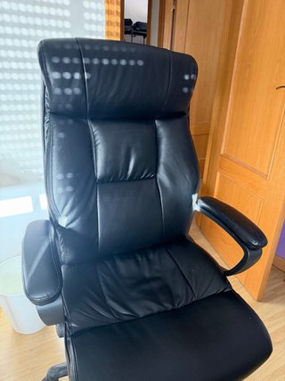 Silla de oficina acolchada negra
