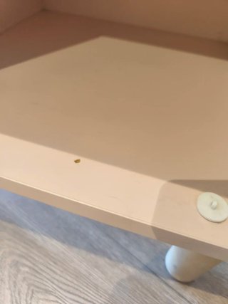 Muebles Eket Ikea con cajones blanco y rosa