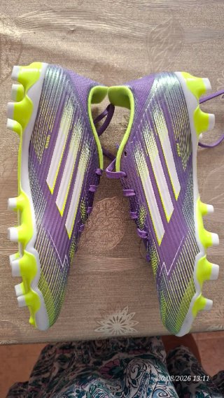 Zapatillas de tacos futbolistas Adidas F50 N° 40