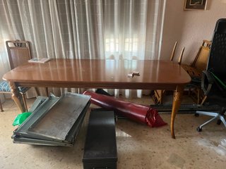 Mesa de comedor de madera