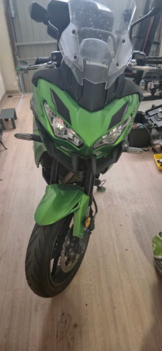 Moto Kawasaki KTRC 2