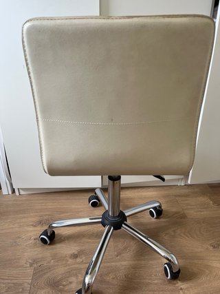 Silla Sklum beige ruedas