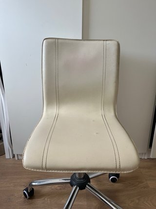Silla Sklum beige ruedas