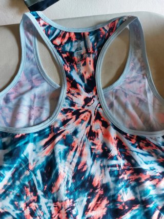 Top deportivo New Balance estampado