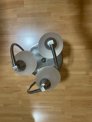 Lámpara de techo y mesilla a juego
