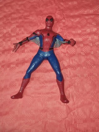 Figura Spiderman con alas y sonidos reales