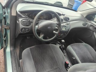 Ford Focus para reparar bomba de combustible