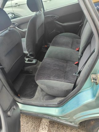 Ford Focus para reparar bomba de combustible