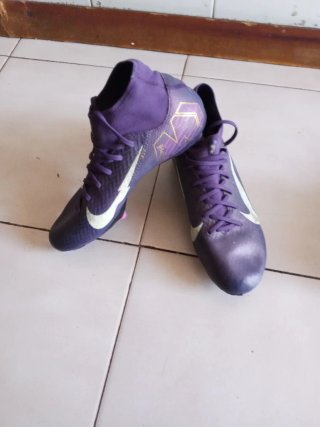 Botas de fútbol Nike Morado y Dorado