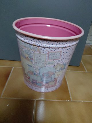 Papelera infantil decorada