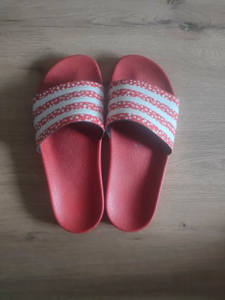Chanclas Adidas Adilette Rojas Lunares