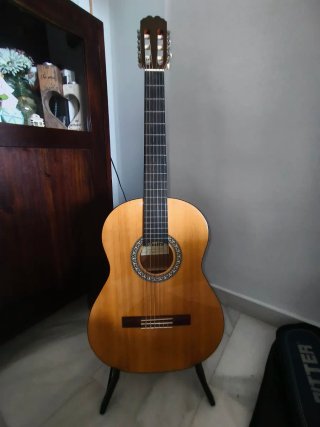 Guitarra española Admira Alba + Funda + Soporte