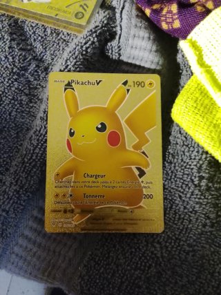 Carta Pokémon Pikachu V Dorada