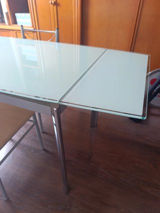 Mesa de comedor cristal y metal 2 sillas