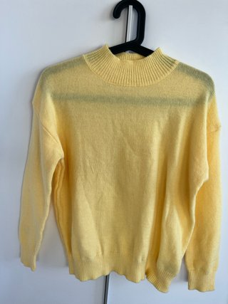 Jersey amarillo cuello alto