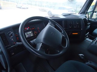 Volvo FM 330---CAMIONES CON GRUA