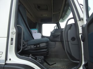 Volvo FM 330---CAMIONES CON GRUA