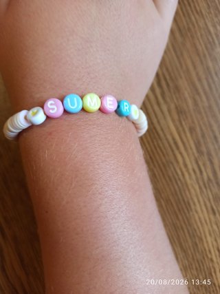 Pulseras de gomas y hilo hechas a mano