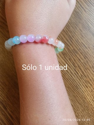 Pulseras de gomas y hilo hechas a mano