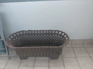 Jardinera de hierro forjado estilo vintage