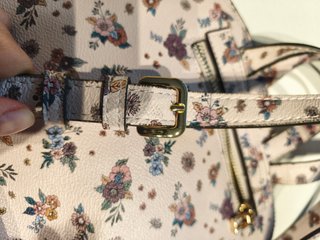 Mochila Parfois floral rosa