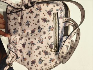 Mochila Parfois floral rosa