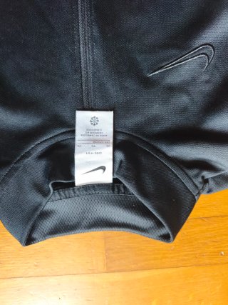 Chaqueta deportiva Nike negra
