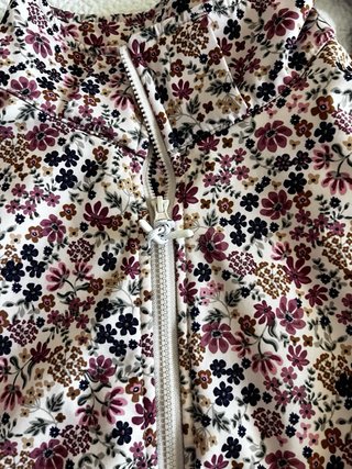 Chaqueta chubasquero floral