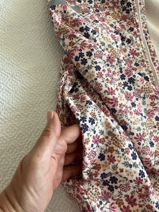 Chaqueta chubasquero floral