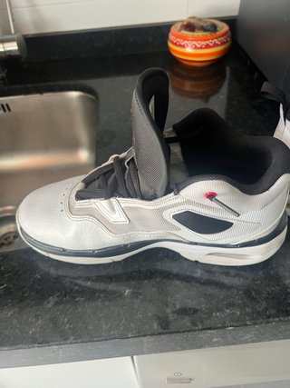Deportivas Jordan Negras y Blancas