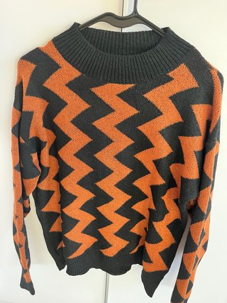 Jersey de punto con zigzag naranja y negro