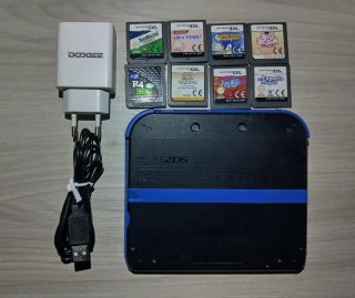 Nintendo 2DS Negra y azul.