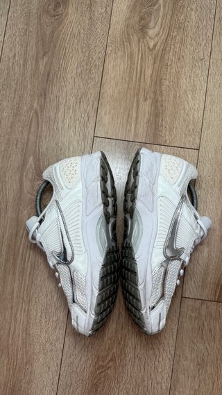 Zapatillas Nike Vomero 5 Plata y Blanco