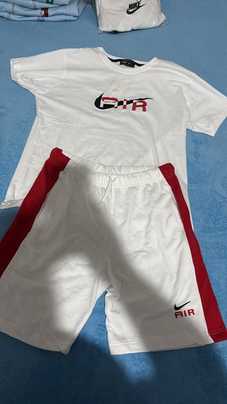 Conjunto Nike Camiseta Blanca y Pantalón Negro