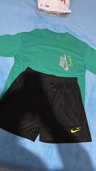 Conjunto Nike Camiseta Blanca y Pantalón Negro