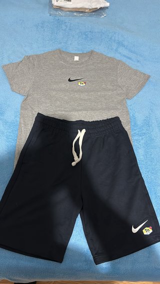 Conjunto Nike Camiseta Blanca y Pantalón Negro