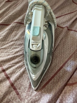 Plancha de ropa blanca