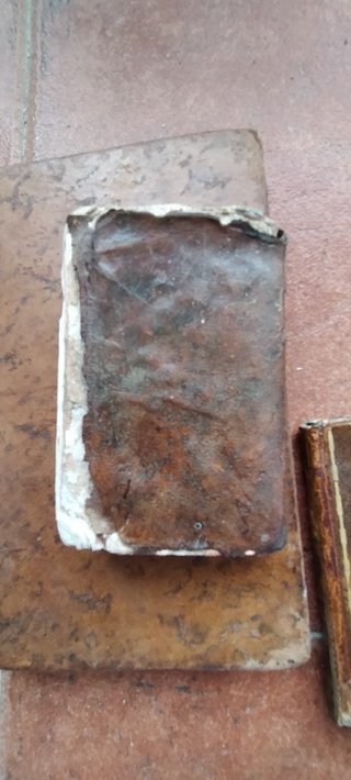 Libros antiguos. Tres libros del siglo XVIII.