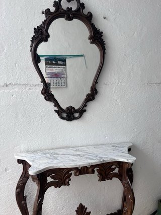 Consola de madera y mármol